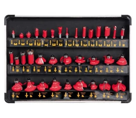 TÖRT CSAVAR KISZEDŐK